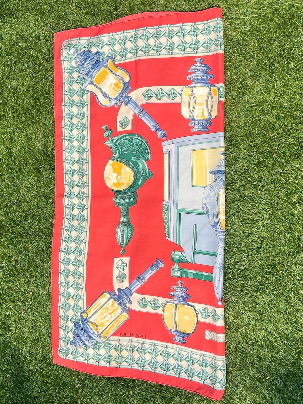 Vintage Hermès « Feux rouge » Paris 100% Silk Equestrian Scarf – Made in France